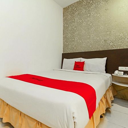 Reddoorz Plus Near Fort Rotterdam Macasar Exterior foto