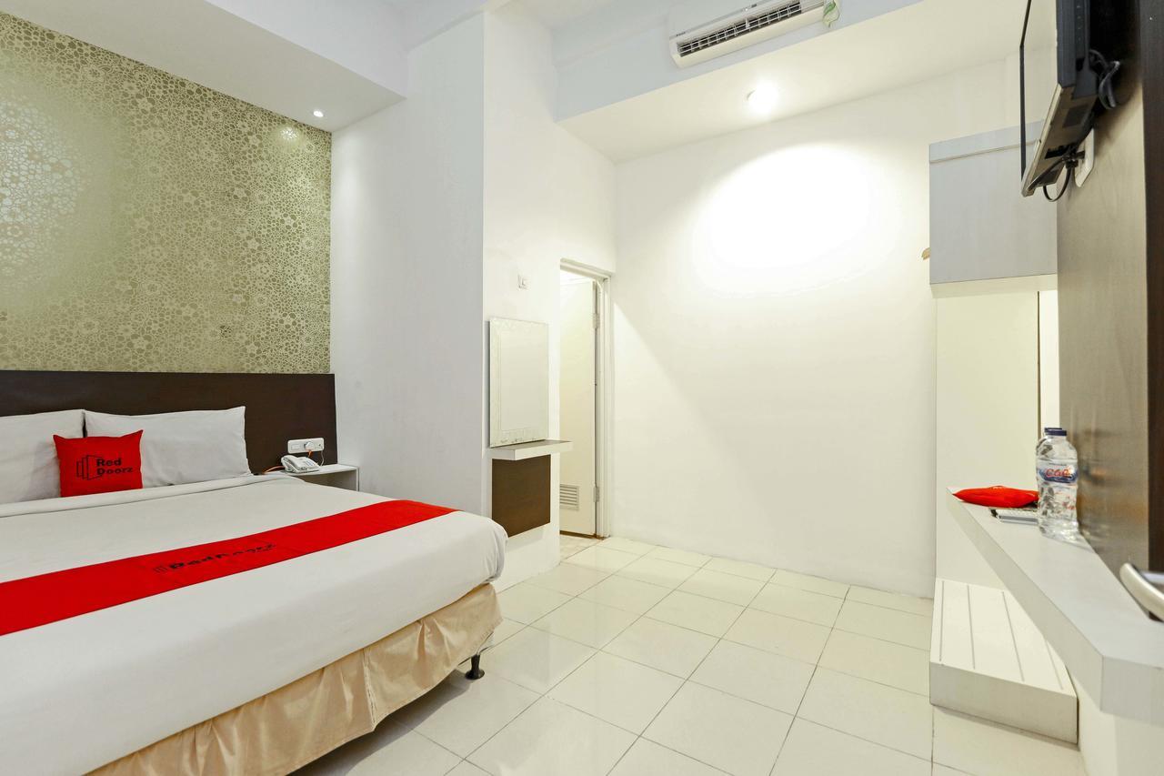 Reddoorz Plus Near Fort Rotterdam Macasar Exterior foto