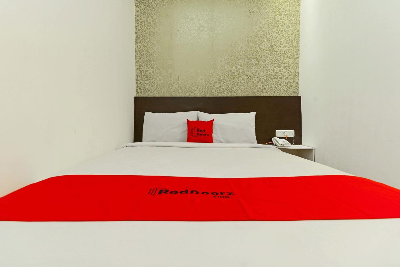Reddoorz Plus Near Fort Rotterdam Macasar Exterior foto