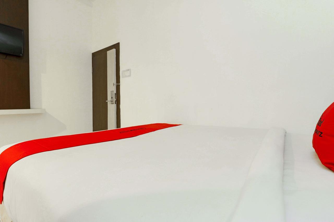 Reddoorz Plus Near Fort Rotterdam Macasar Exterior foto