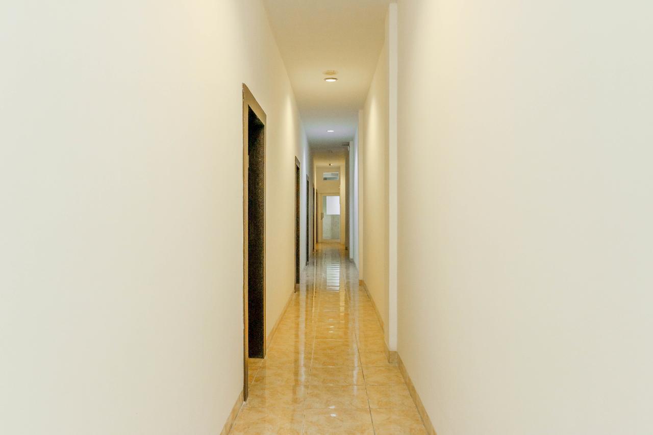 Reddoorz Plus Near Fort Rotterdam Macasar Exterior foto