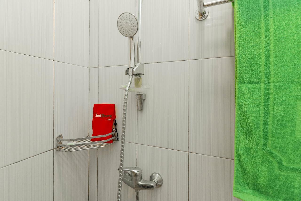 Reddoorz Plus Near Fort Rotterdam Macasar Exterior foto