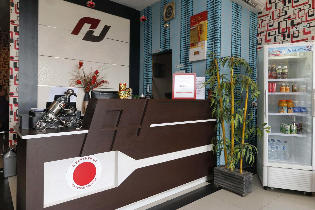 Reddoorz Plus Near Fort Rotterdam Macasar Exterior foto