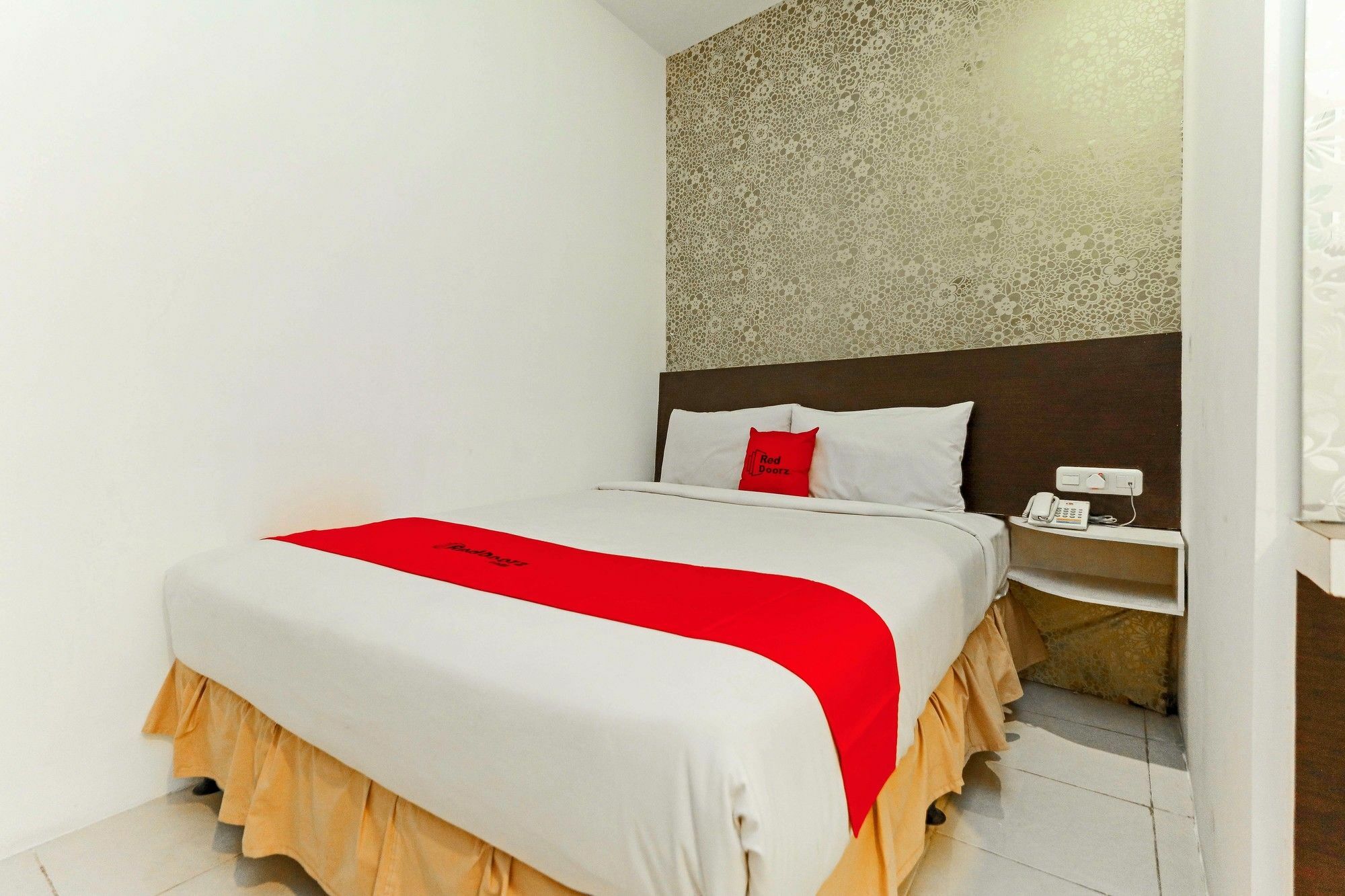 Reddoorz Plus Near Fort Rotterdam Macasar Exterior foto